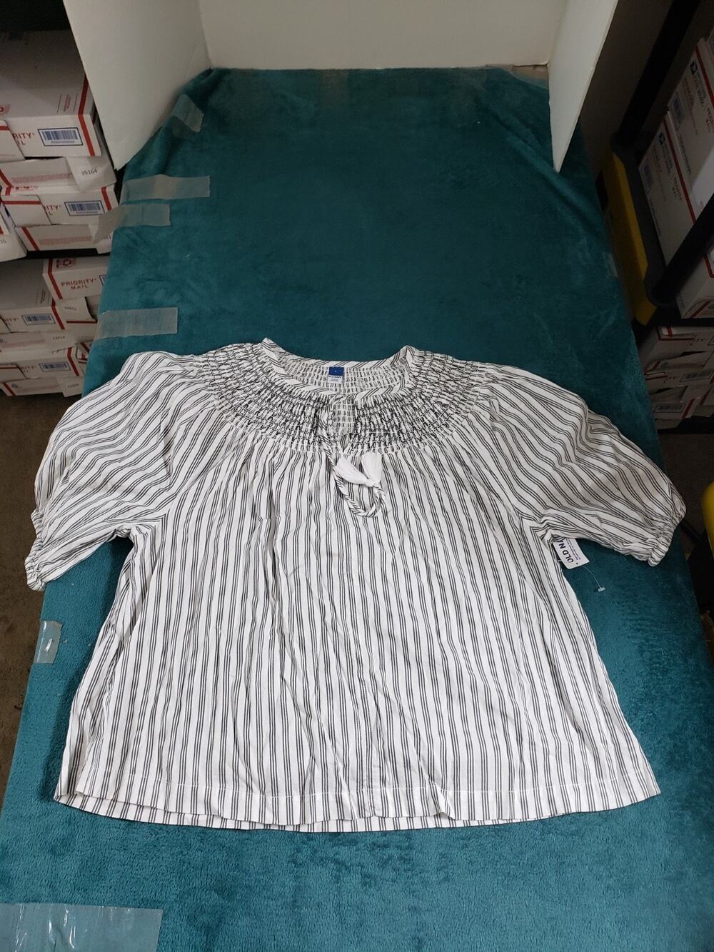 Old Navy Top Size Large Women White Gathered Neckline Bow Detail Ladies NWT